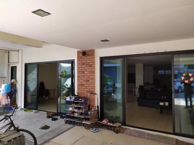 ให้เช่าอาคารพาณิชย์-3-ชั้น-2-ห้องทะลุกัน-ซอยรามคำแหง-ใกล้ตลาด-กกท-ใกล้ราชมังคลา-เดินทางสะดวก